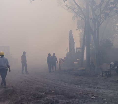 Asap Kebakaran TPA Suwung Denpasar Ganggu Pengguna Jalan, Helikopter Water Bombing Mulai Padamkan Api