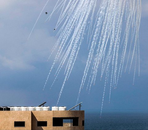 FOTO: Inilah Penampakan Bom Fosfor Terlarang yang Ditembakkan Israel di Jalur Gaza
