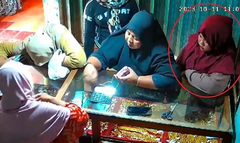 Viral Video Ibu-ibu Curi Emas di Toko Perhiasan, Aksinya Terekam CCTV