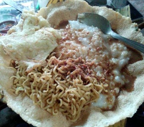 Mencicipi Bubur Opak, Kuliner Unik Khas Semarang dengan Harga Terjangkau