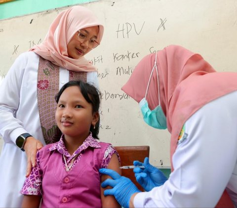 Cegah Kanker Serviks, Vaksinasi HPV pada Siswi Putri di Banyuwangi Capai 83 Persen