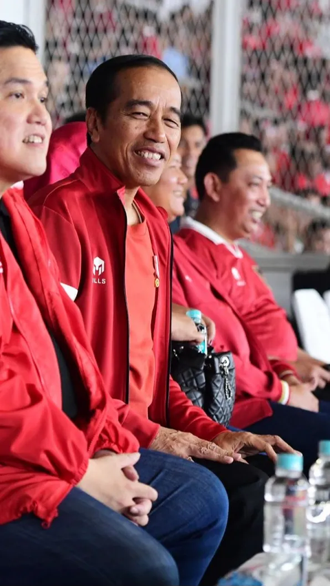 Senyum Bahagia Jokowi Nonton Timnas Indonesia Hajar Brunei 6-0 di GBK