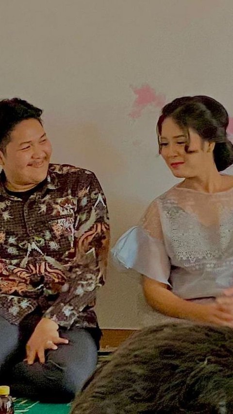 Intimate Portrait of Newlyweds Comedian Nopek Novian and Wife, First Friday Night Vlog Can Make Singles Feel Emotional