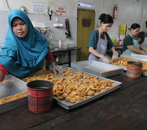 FOTO: Mencicipi Cita Rasa Jadul nan Klasik ala Toko Roti Gelora Jatinegara