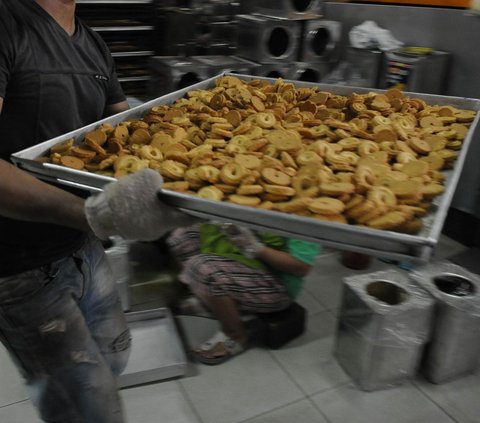 FOTO: Mencicipi Cita Rasa Jadul nan Klasik ala Toko Roti Gelora Jatinegara