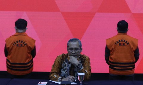 FOTO: Momen Eks Mentan Syahrul Yasin Limpo Ditahan KPK, Pakai Rompi Oranye dan Tangan Diborgol