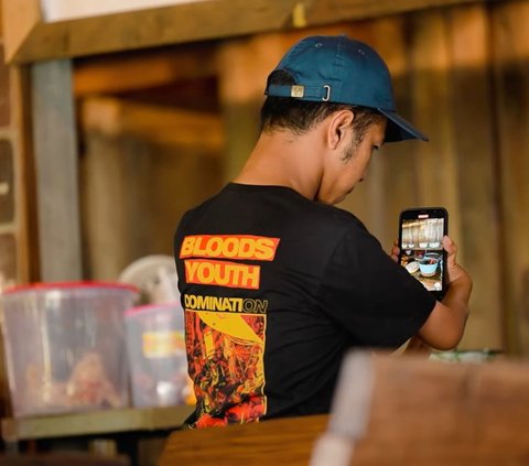 Fisik Tak Sempurna dan Sering Dikucilkan, Pria 26 Tahun Ini Sukses Jadi Konten Kreator untuk 25 Kafe