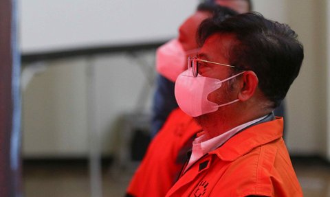 FOTO: Momen Eks Mentan Syahrul Yasin Limpo Ditahan KPK, Pakai Rompi Oranye dan Tangan Diborgol