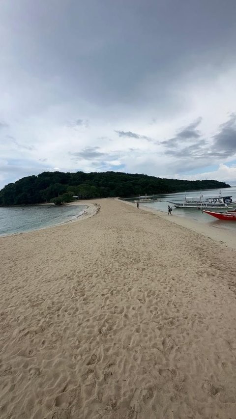 3 Recommended Beaches in Coron Island, Soft White Sand Like Powder