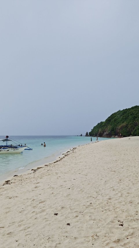 3 Rekomendasi Wisata Pantai di Pulau Coron, Pasirnya Putih Lembut Bagaikan Bedak