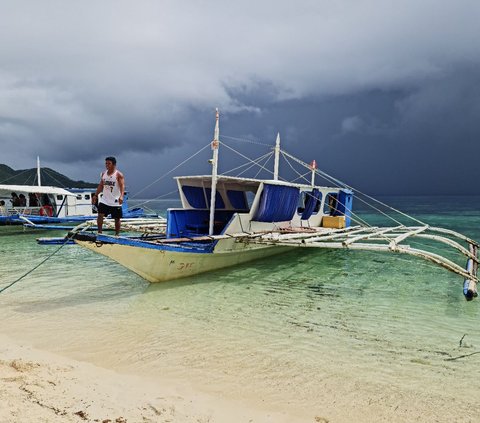 3 Recommended Beaches in Coron Island, Soft White Sand Like Powder