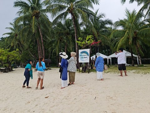 3 Recommended Beaches in Coron Island, Soft White Sand Like Powder