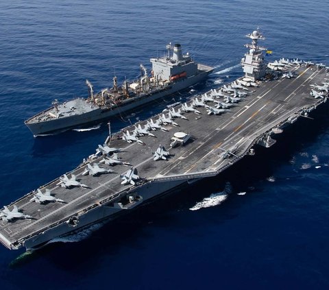 Kapal induk tercanggih dan terbesar di dunia milik Amerika Serikat, USS Gerald R Ford tiba di Laut Mediterania Timur pada 11 Oktober 2023. Kapal itu terlihat membawa puluhan jet tempur.