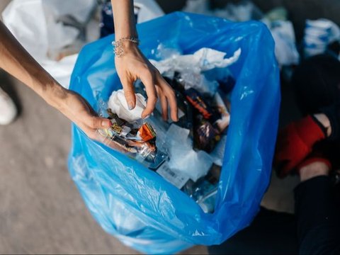 Awalnya Iseng, Aksesoris dan Tas Berbahan Limbah Plastik Karya Milenial Semarang Ini Tembus Pasar Mancanegara