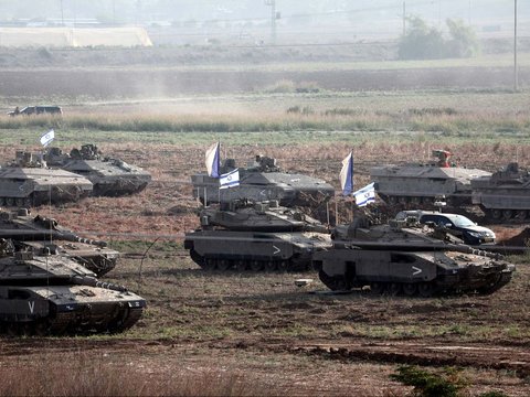 FOTO: Penampakan Tank-Tank Israel Bergerak untuk Serangan Darat di Jalur Gaza