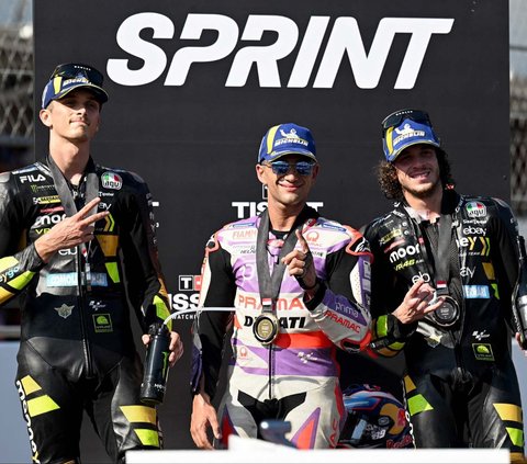 Pembalap asal Spanyol ini diikuti oleh duet pembalap Mooney VR46 Racing Team yang kompak cedera tulang bahu, Luca Marini di posisi kedua dan Marco Bezzecchi di posisi ketiga.<br>