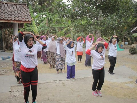 Bagi-Bagi Sembako dan Senam Sehat Relawan Mas Bowo Bikin Warga Pangandaran Ceria