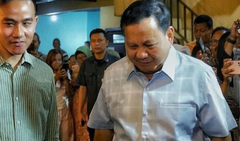 Saat ditanya, apakah cawapres pendamping Prabowo Subianto ditentukan usai Mahkamah Konstitusi (MK) memutuskan hasil gugatan batas usia capres-cawapres, Airlangga pun tak menampik.