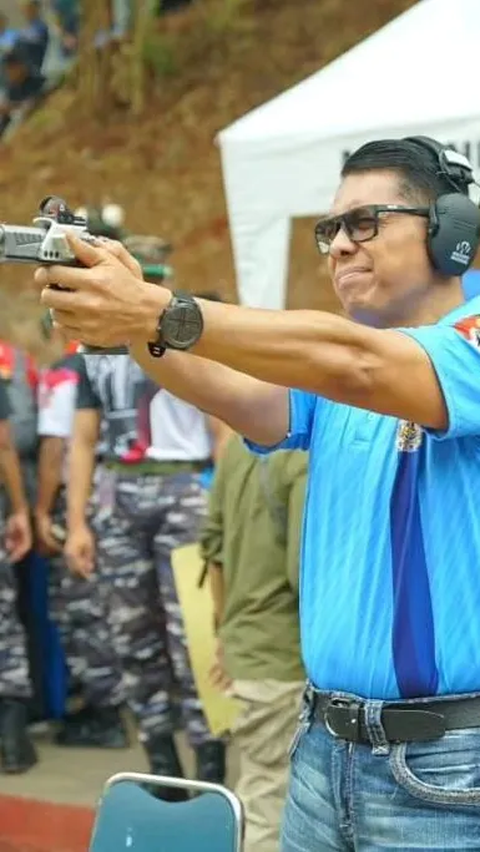 Potret Jenderal Berdarah Brimob Pegang Pistol Nembak di Markas Marinir, Sosoknya Pernah Didor Teroris dari Dekat Tapi Tak Kena