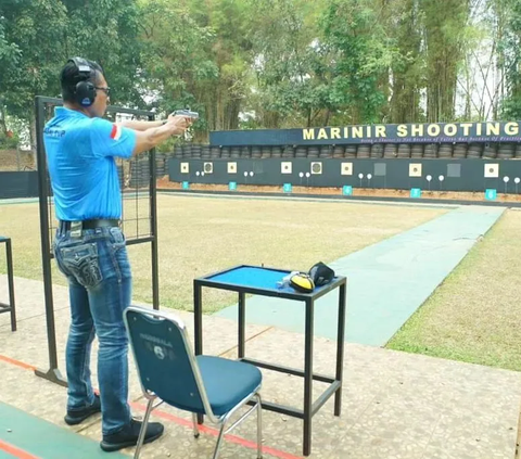 Potret Jenderal Berdarah Brimob Pegang Pistol Nembak di Markas Marinir, Sosoknya Pernah Didor Teroris dari Dekat Tapi Tak Kena