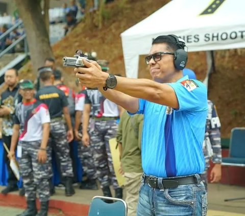 Potret Jenderal Berdarah Brimob Pegang Pistol Nembak di Markas Marinir, Sosoknya Pernah Didor Teroris dari Dekat Tapi Tak Kena