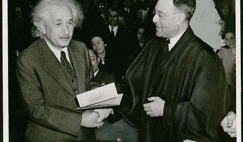 Isi surat tersebut ia tulis kepada Einstein untuk mempertanyakan kepercayaan sang fisikawan terkait sains dan agama.