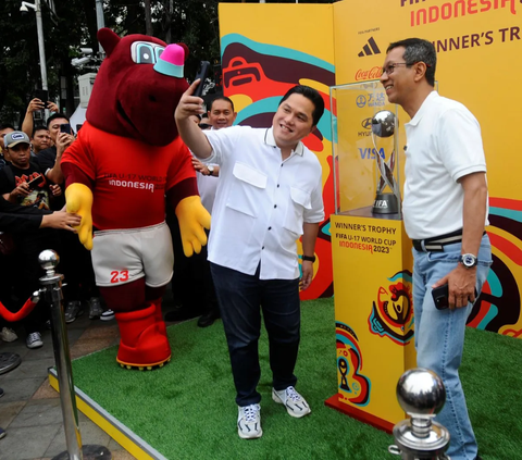 Warga Jakarta Sambut Gembira Trophy Tour Piala Dunia U-17 di CFD Bundaran HI
