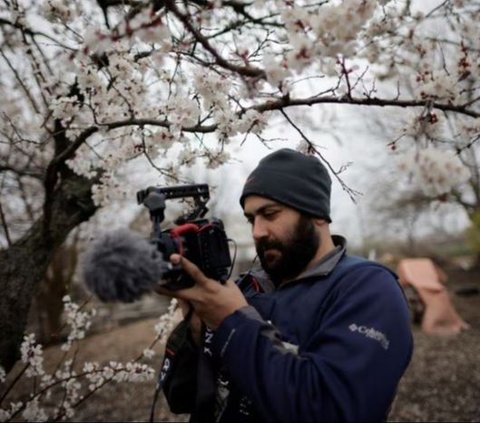 Dalam laporannya, Al Jazeera menyatakan satu orang jurnalis yang tewas ialah videografer Reuters, Issam Abdallah. Di antara enam korban luka, dua di antaranya merupakan reporter Al Jazeera.