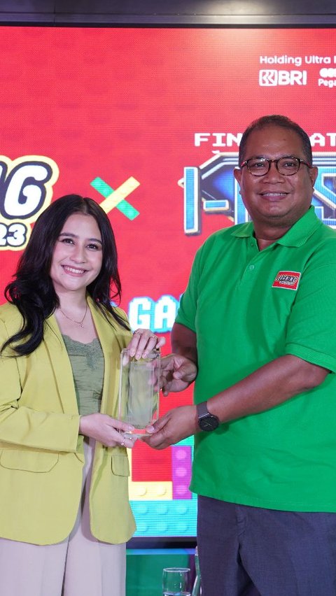 Prilly Latuconsina, Artis Sekaligus Dosen Beri Motivasi di Learning Festival X I-Fest PNM 2023