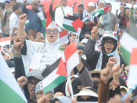 FOTO: Doa hingga Suara Takbir Menggema dalam Aksi Bela Palestina di Jakarta Selatan