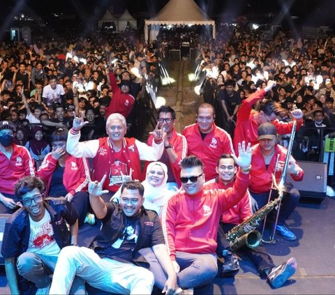 Meriahnya Pesta Rakyat Ganjar Pranowo di Padang, Penampilan Band Souljah Hibur Ribuan Penonton