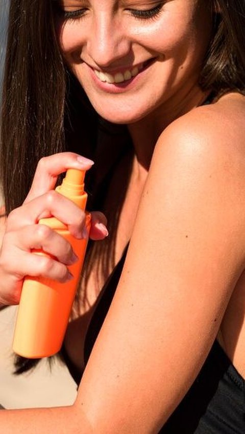 8. Hanya Menggunakan Spray Sunscreen