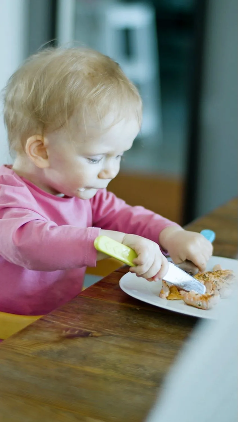 Dengan memasukkan berbagai makanan ini ke dalam menu harian si Kecil, Mama dapat memastikan bahwa ia mendapatkan karbohidrat yang diperlukan untuk pertumbuhan dan perkembangannya. 