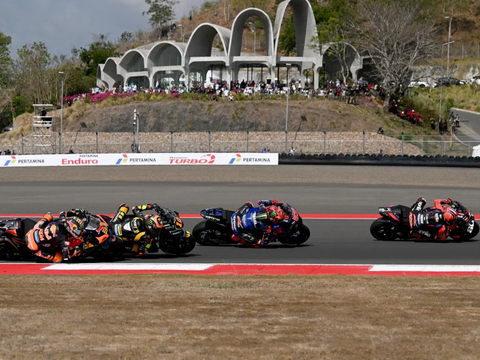 FOTO: Aksi Gas Pol Pecco Bagnaia dari Posisi 13 hingga Jadi Juara MotoGP Mandalika 2023 Usai Jorge Martin Crash