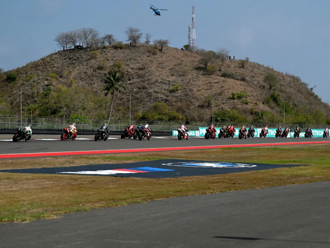 FOTO: Aksi Gas Pol Pecco Bagnaia dari Posisi 13 hingga Jadi Juara MotoGP Mandalika 2023 Usai Jorge Martin Crash