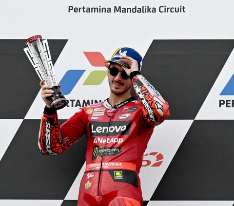 FOTO: Aksi Gas Pol Pecco Bagnaia dari Posisi 13 hingga Jadi Juara MotoGP Mandalika 2023 Usai Jorge Martin Crash