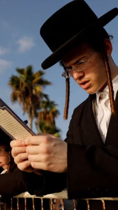 Para Orang Tua Yahudi Ramai-ramai Hapus Media Sosial, Terungkap Penyebabnya<br>