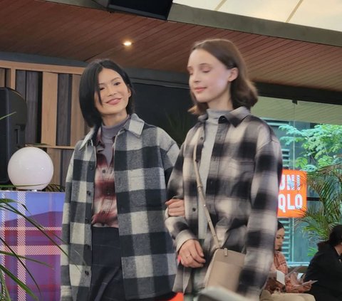 Coba Style Vibe Retro yang Comfy dengan Kemeja Flannel