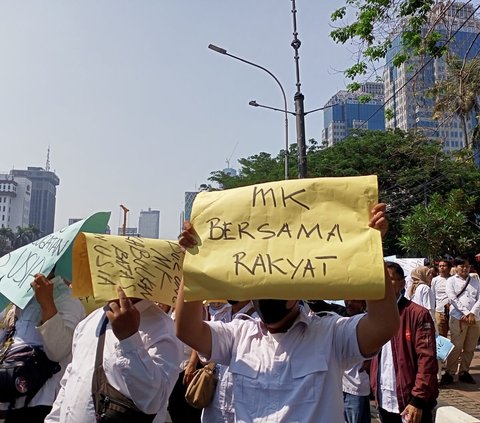 Massa Padati Area Patung Kuda Jakarta, Dukung MK Soal Batasan Usia Capres-Cawapres