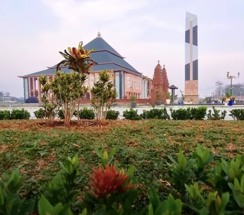 Megah dan Besar, Ini Potret Masjid Syarif Abdurrahman di Komplek Makam Sunan Gunung Jati yang Dibangun oleh Kasad Dudung