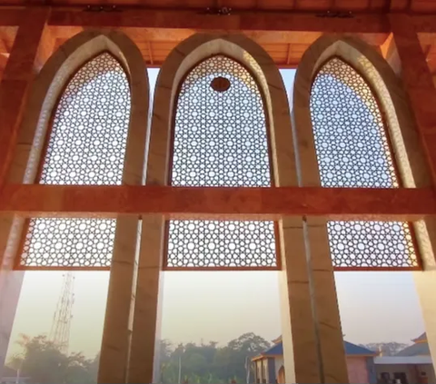 Megah dan Besar, Ini Potret Masjid Syarif Abdurrahman di Komplek Makam Sunan Gunung Jati yang Dibangun oleh Kasad Dudung