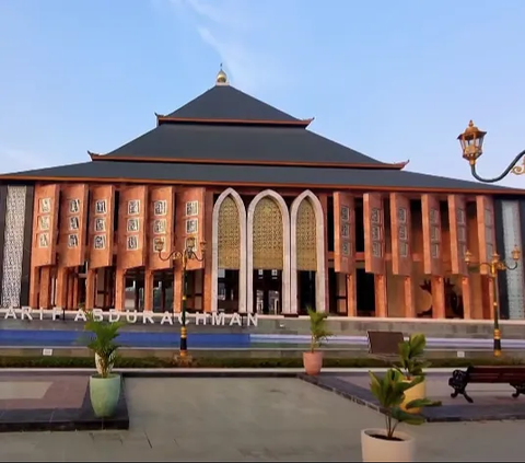 Megah dan Besar, Ini Potret Masjid Syarif Abdurrahman di Komplek Makam Sunan Gunung Jati yang Dibangun oleh Kasad Dudung