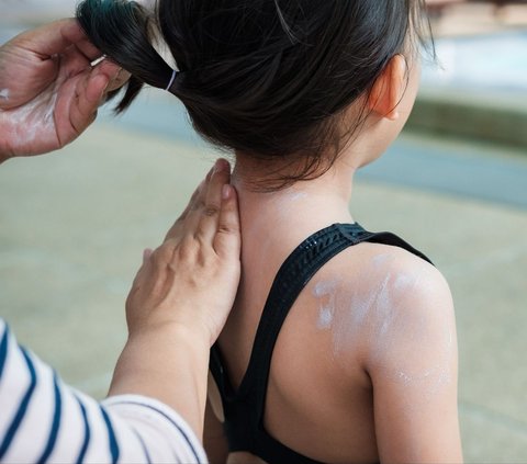 Pastikan Anak Pakai Physical Sunscreen, Dokter Beri Penjelasan