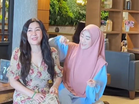 Hangout Bareng, Penampilan Ibu Larissa Chou Curi Perhatian