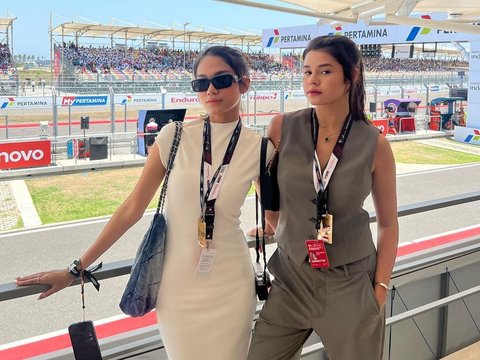 Potret Gaya Azizah Salsha Nonton MotoGP Mandalika, Posting Foto Bareng Cowok Ganteng Disorot: 'Sama Suami gak Ada?'