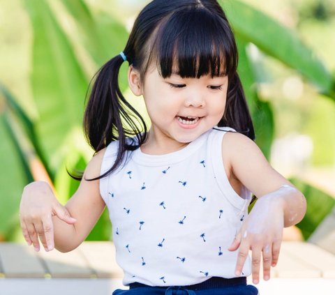 Pastikan Anak Pakai Physical Sunscreen, Dokter Beri Penjelasan