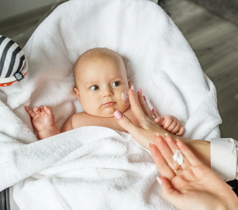 Pastikan Anak Pakai Physical Sunscreen, Dokter Beri Penjelasan