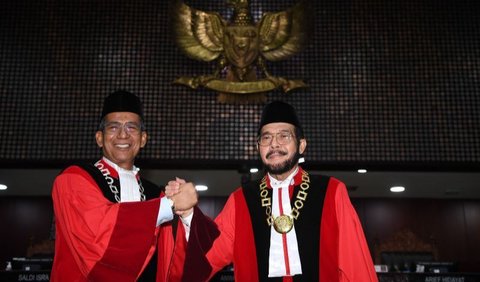 Sosok sederhana ini menganggap prestasi tertingginya dalam dunia peradilan sebagai hakim konstitusi. Di mana hal itu jauh dari bayangannya selama ini. <br>