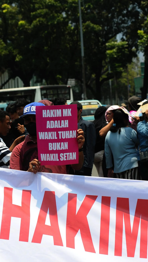 FOTO: Aksi Massa Front Mahasiswa Demokrasi Kawal Reformasi Desak MK Tolak Uji Materi UU Pemilu Terkait Syarat Usia Capres-Cawapres