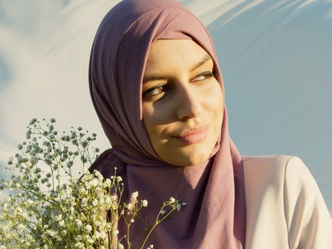 Super Simple, Elegant Layered Hijab Tutorial to Cover the Neck